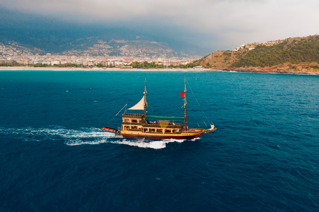 Antalya Tekne Turu Rehberi: 2025 Tatilinde Nereye, Nasıl Gidilir?